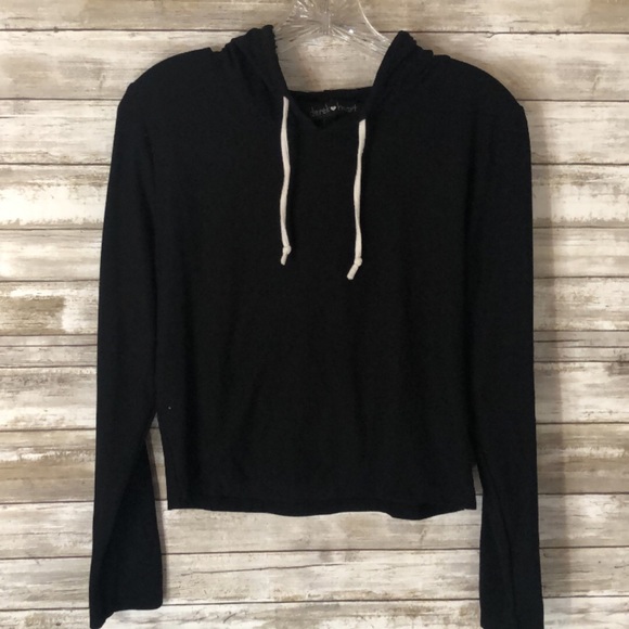 Medium cropped athletic top. - Picture 1 of 1